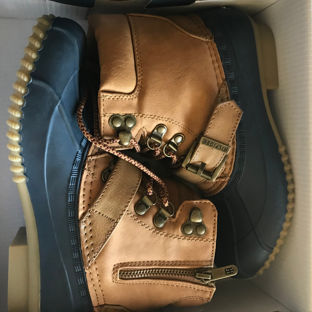 NEW Tommy Hilfiger Womens Regin Snow Boot Size 6